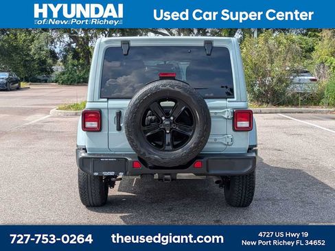 Used 2023 Jeep Wrangler Unlimited Sahara AWD/4WD image 4