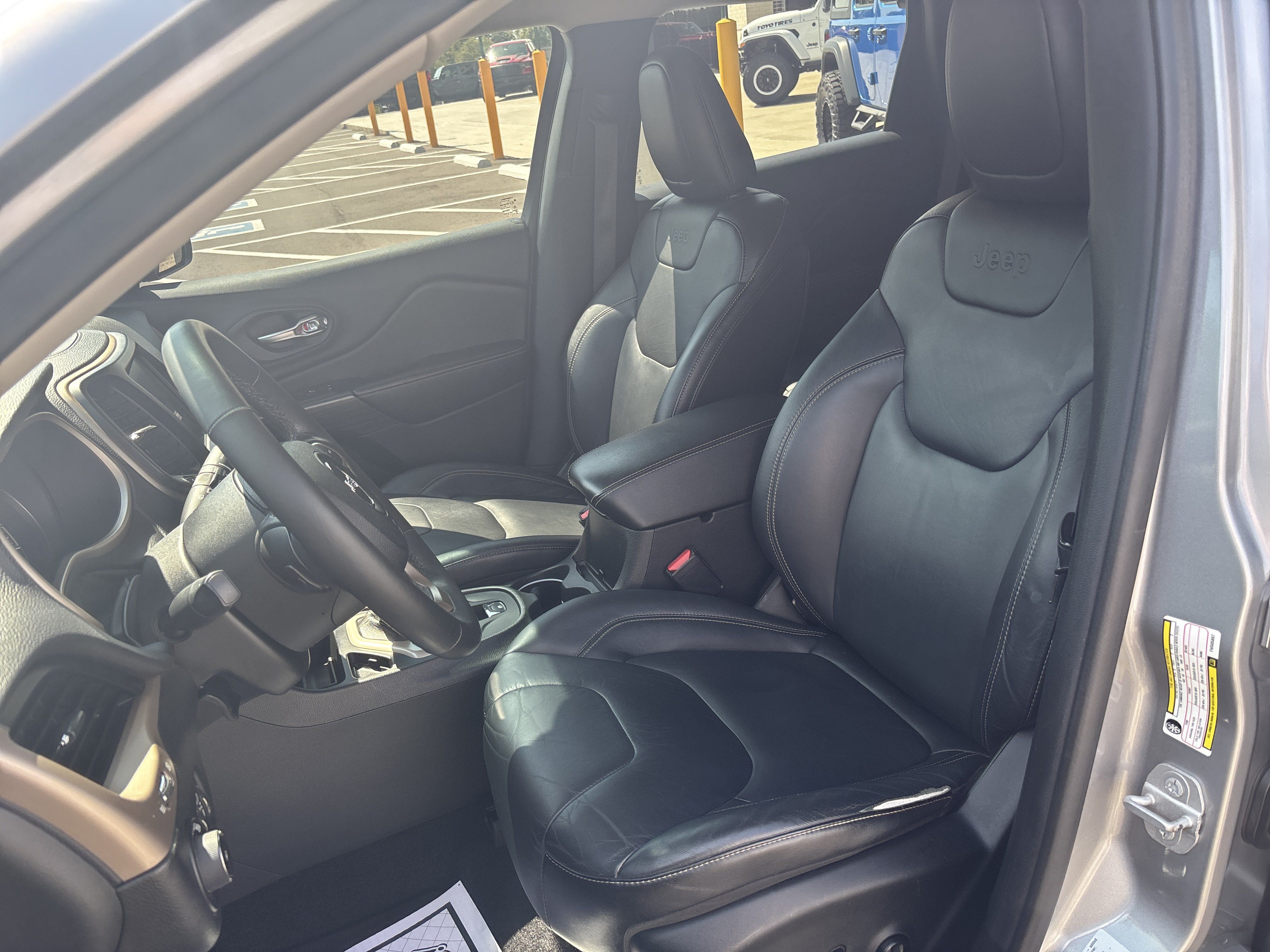 Used 2015 Jeep Cherokee Limited FWD image 13