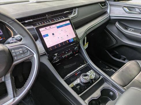 New 2025 Jeep Grand Cherokee Limited w/ Luxury Tech Group II image 12