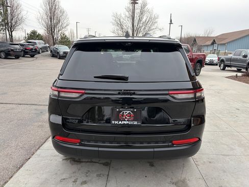 Used 2023 Jeep Grand Cherokee Limited w/ Luxury Tech Group II image 10