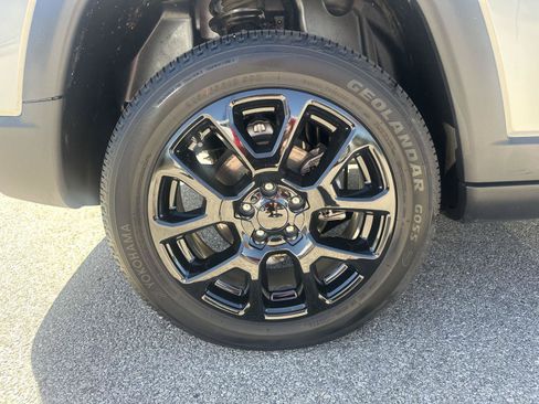 Used 2025 Jeep Compass Limited AWD/4WD image 16
