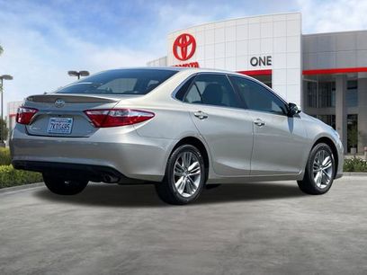 Used 2015 Toyota Camry SE w/ Moonroof Package