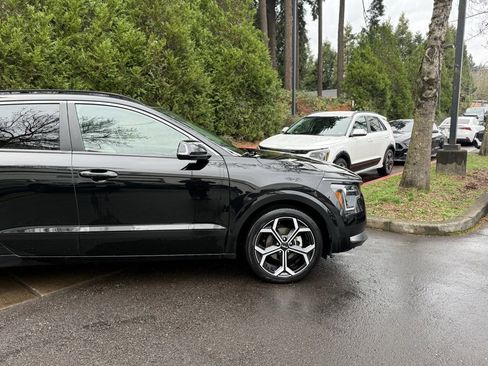 Used 2023 Kia Niro EX Touring image 14