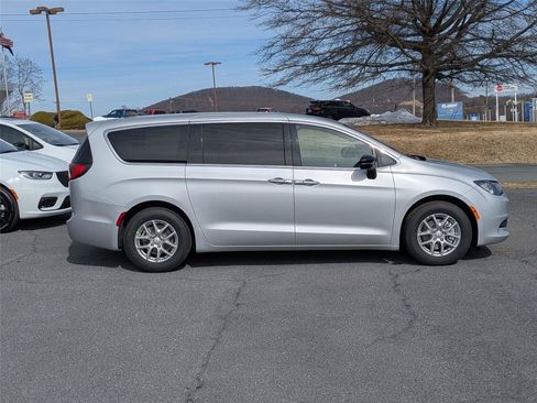 New 2026 Chrysler Voyager LX FWD image 4