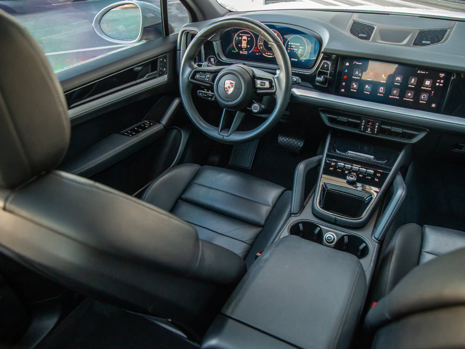 Certified 2024 Porsche Cayenne AWD/4WD image 18