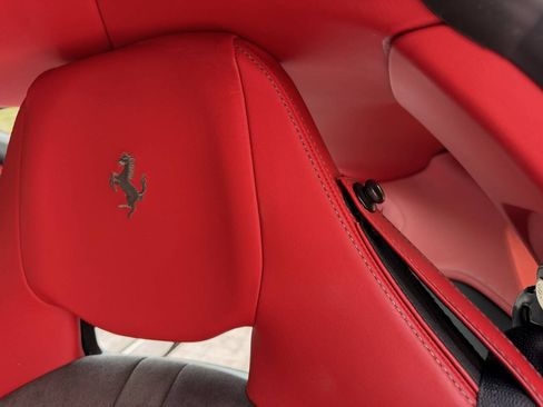 Used 2020 Ferrari 812 Superfast RWD image 19