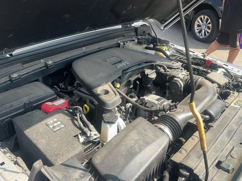 Used 2018 Jeep Wrangler Unlimited Sahara AWD/4WD image 23
