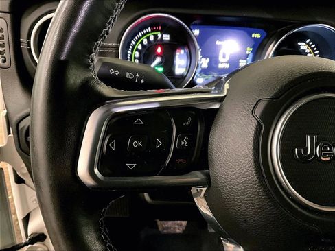 Used 2023 Jeep Wrangler Sahara w/ Cold Weather Group image 17