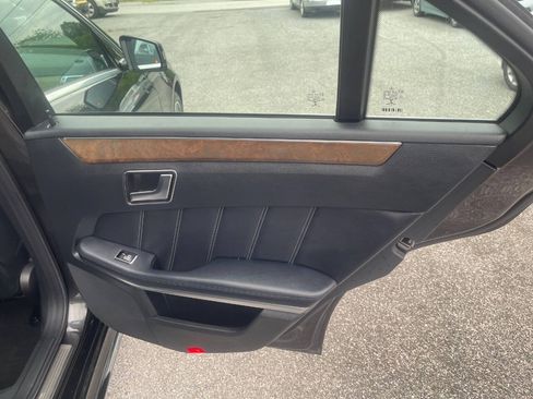 Used 2014 Mercedes-Benz E 550 4MATIC Sedan image 28