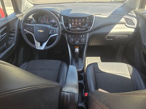 Used 2022 Chevrolet Trax LT w/ LT Convenience Package AWD/4WD image 27