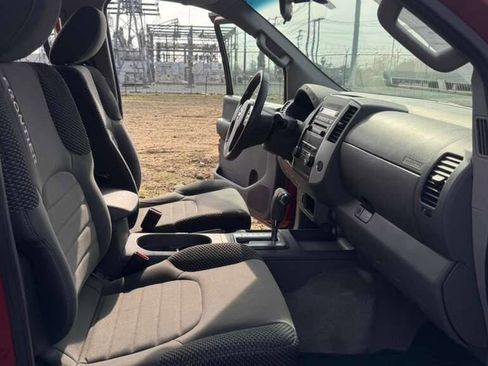 Used 2012 Nissan Frontier SV w/ Sport Appearance Pkg image 10