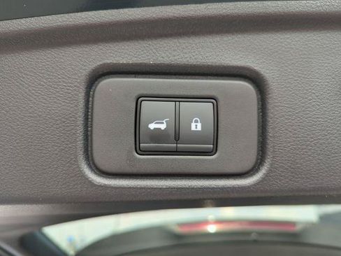 Certified 2025 Nissan Pathfinder Platinum FWD image 21