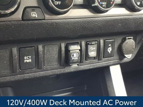 Used 2018 Toyota Tacoma TRD Sport AWD/4WD image 8