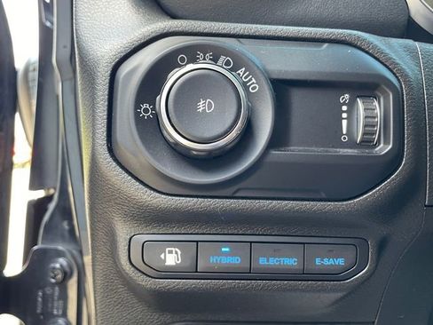 Used 2023 Jeep Wrangler Unlimited Sahara w/ Cold Weather Group AWD/4WD image 24
