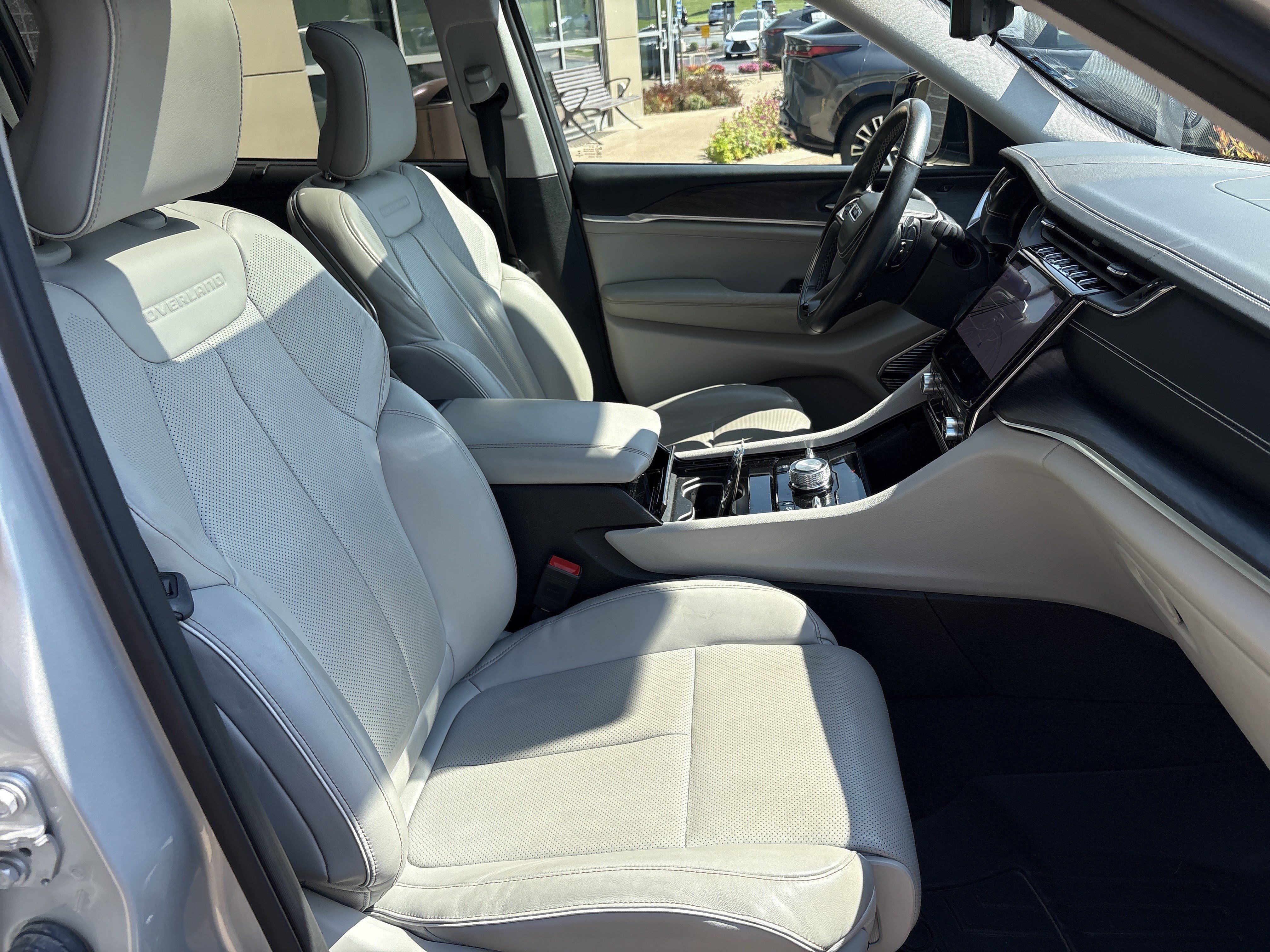 Used 2021 Jeep Grand Cherokee L Overland w/ Advanced Protech Group III AWD/4WD image 34