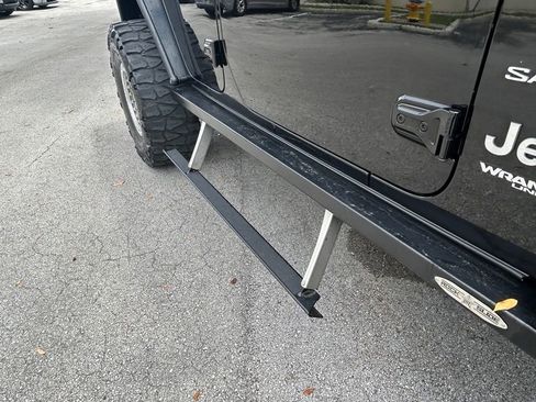 Used 2018 Jeep Wrangler Unlimited Sahara AWD/4WD image 33