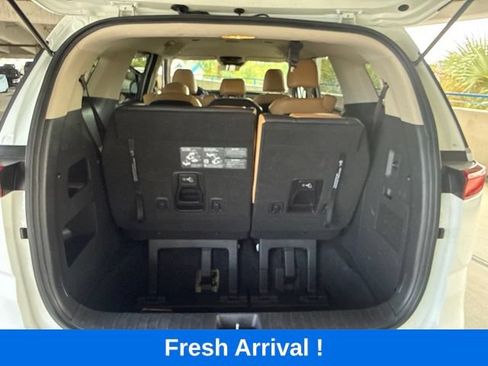 Used 2024 Kia Carnival LX FWD image 5