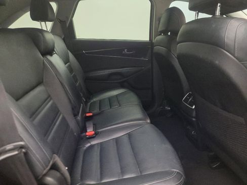 Used 2017 Kia Sorento EX image 19