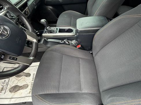 Used 2018 Toyota Tacoma SR5 image 10