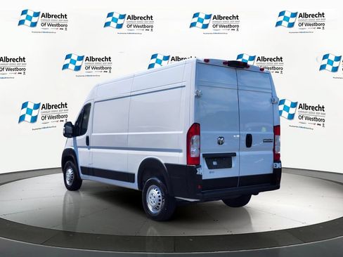 Used 2024 RAM ProMaster 2500 w/ Convenience Group FWD image 3