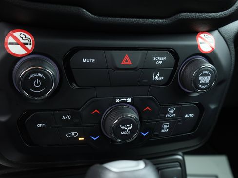 Used 2023 Jeep Renegade Latitude image 11