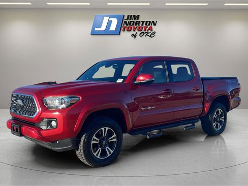 Used 2019 Toyota Tacoma TRD Sport image 1
