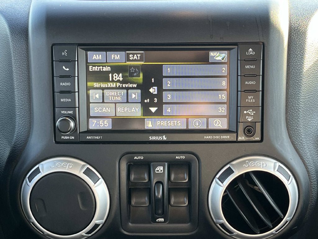 Used 2015 Jeep Wrangler Unlimited Sahara AWD/4WD image 12