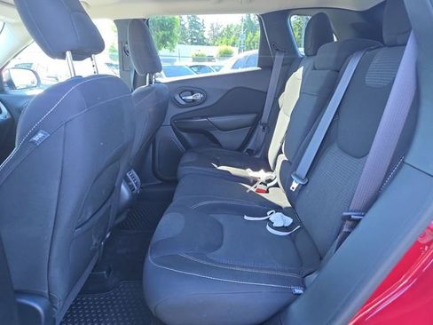Used 2016 Jeep Cherokee Latitude w/ Comfort/Convenience Group AWD/4WD image 11
