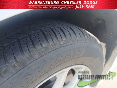 Used 2024 Chrysler Pacifica Touring-L FWD image 29