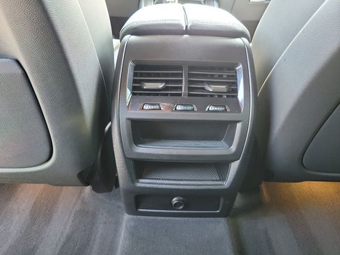 Used 2022 BMW X5 sDrive40i w/ M Sport Package RWD image 11