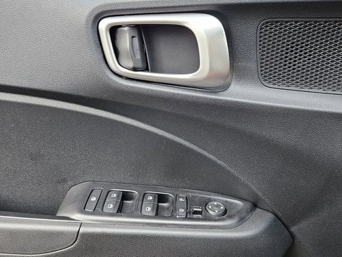 Used 2025 Hyundai Venue SEL image 26