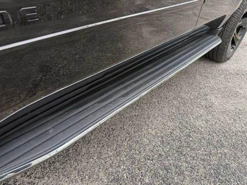 Used 2019 Chevrolet Tahoe Premier AWD/4WD image 9