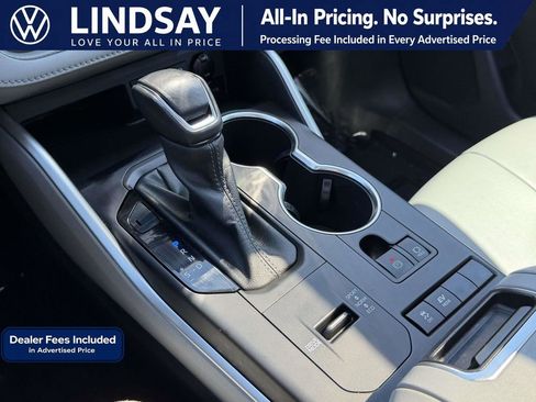 Used 2022 Toyota Highlander XLE FWD image 21