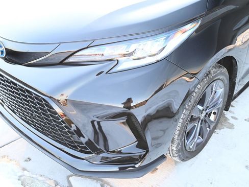 Used 2025 Toyota Sienna XSE image 10