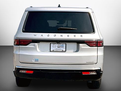 Used 2024 Jeep Wagoneer L Series III w/ Flexible Seating Group AWD/4WD image 3