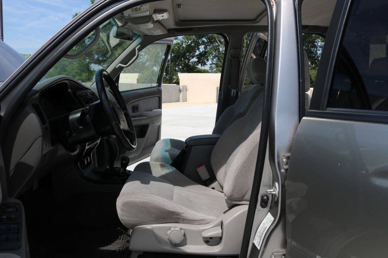 Used 2002 Toyota 4Runner SR5 AWD/4WD image 77