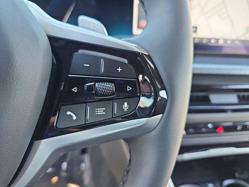 Used 2025 BMW 330i Sedan w/ M Sport Package image 18