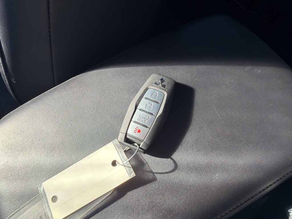 Used 2023 Mitsubishi Outlander 4WD Plug-In Hybrid image 38