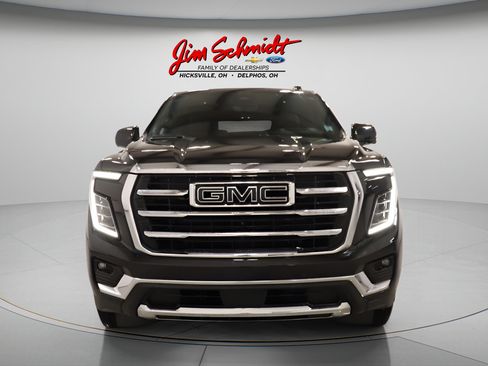 Used 2025 GMC Yukon XL Elevation w/ Elevation Premium Package AWD/4WD image 3