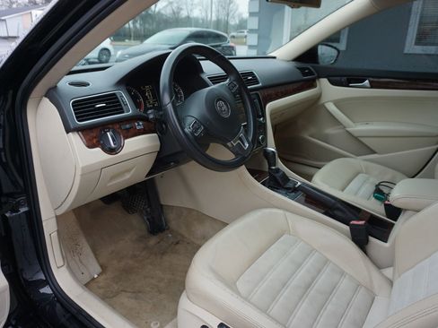 Used 2012 Volkswagen Passat TDI SEL Premium image 12