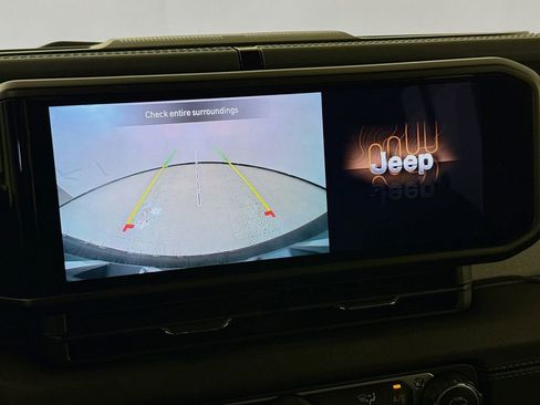 Used 2024 Jeep Wrangler Sahara image 14