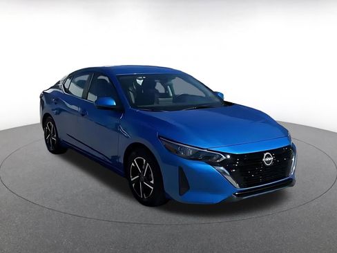 Used 2025 Nissan Sentra SV image 3