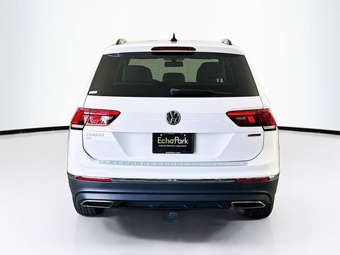 Used 2020 Volkswagen Tiguan SE w/ Panoramic Sunroof Package image 7