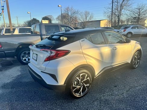Used 2020 Toyota C-HR XLE image 5