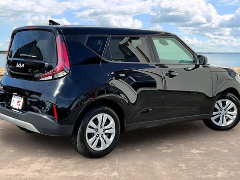 Used 2025 Kia Soul LX FWD image 4
