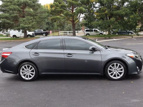 Used 2013 Toyota Avalon Limited image 3