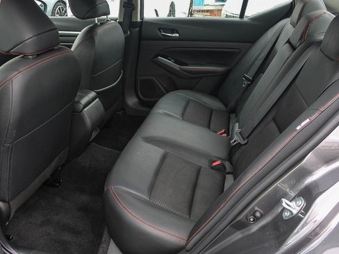 Used 2025 Nissan Altima 2.5 SR FWD image 19