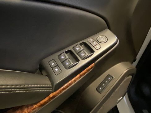 Used 2017 Chevrolet Suburban Premier image 22