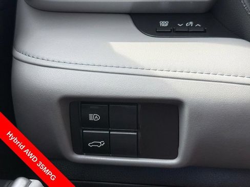 Used 2023 Toyota Highlander LE AWD/4WD image 30