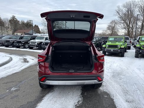 Used 2025 Chevrolet Trax LT w/ Driver Confidence Package image 38